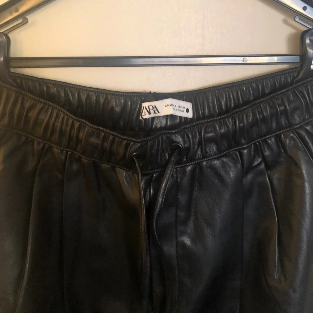 Zara faux leather pants - Picture 8 of 8
